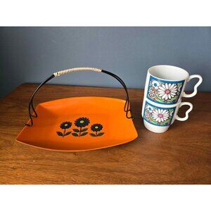 Vintage Mod Flower Power Lot Pair of Daisy Mugs and Melamine Tray